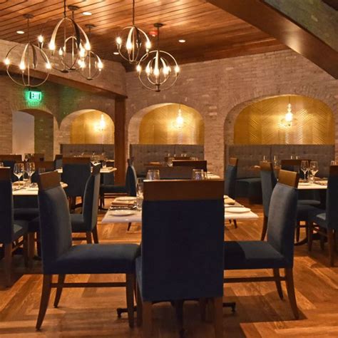tiverton casino restaurant.